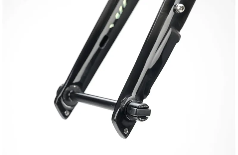 Genesis Frame  Croix De Fer Titanium 2026 in Luther Van Gloss-8