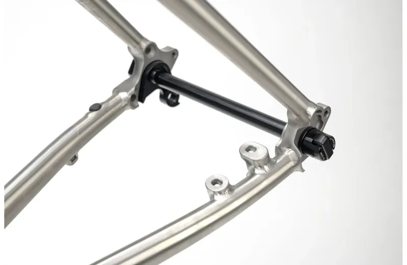 Genesis Frame  Croix De Fer Titanium 2026 in Luther Van Gloss-9