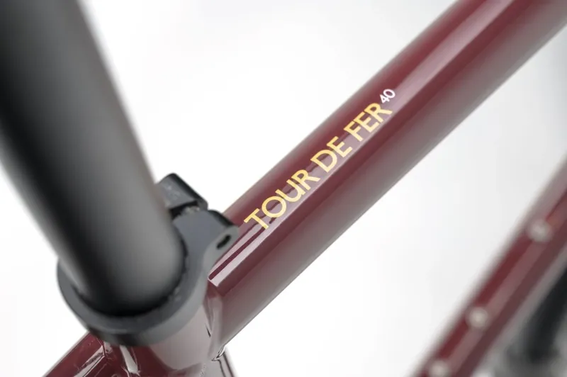 Genesis Tour De Fer 40 Touring Bike 2026 in Queen Crimson-13