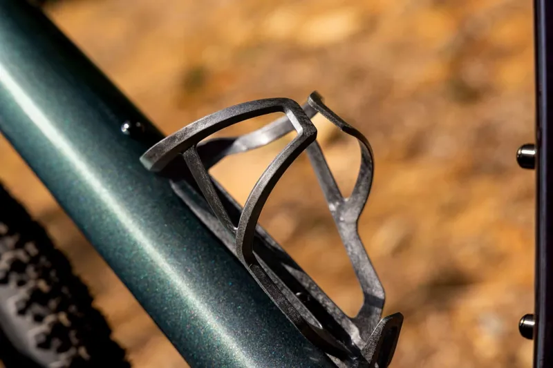 Giant Airway Elite Bottle Cage in Matte Black/Gray-2