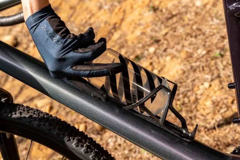 Giant Airway Elite Bottle Cage in Matte Black/Gray-4