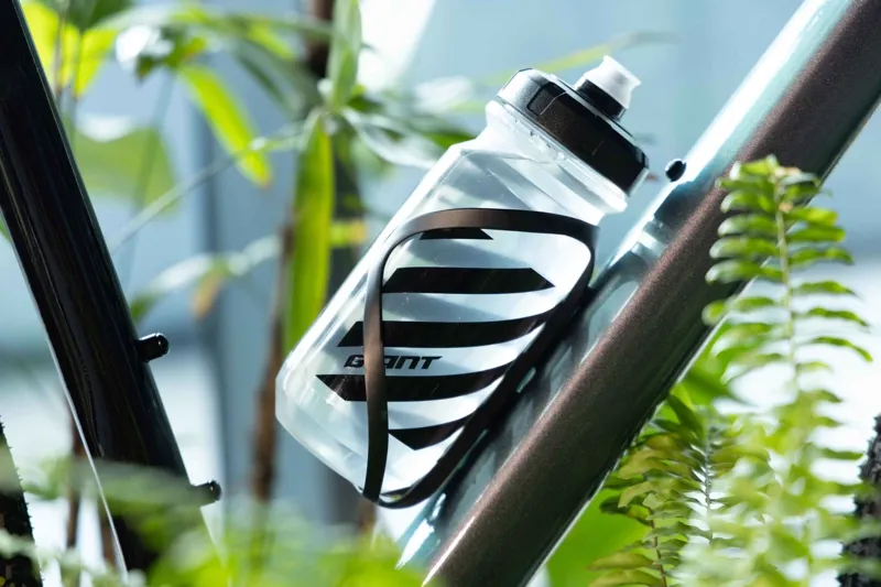 Giant Airway Pro 3K Carbon Bottle Cage in Black-4