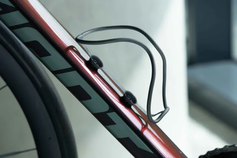 Giant Airway Pro Ti Bottle Cage in Silver-3