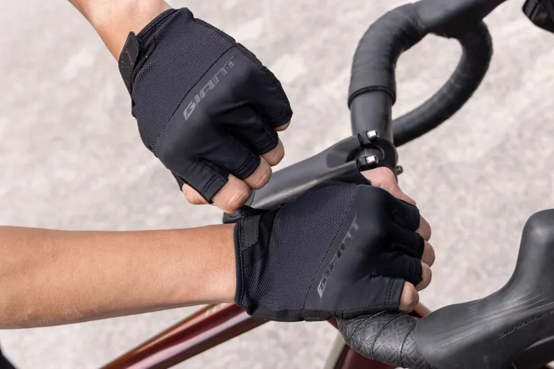 Giant Cima Short Finger Mitts in Black-3