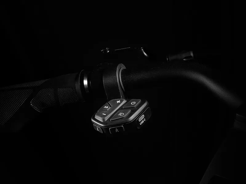 Giant RideControl Ergo 2 Flat Bar in Black-4