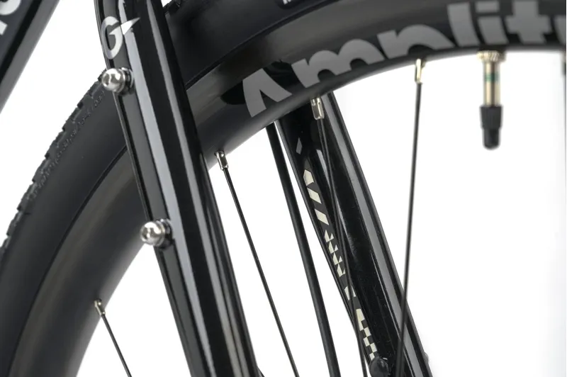 Genesis Croix De Fer 20 Gravel Bike 2026 in Burt Bachablack-6