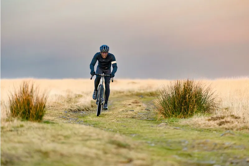 CADEX GX 700x40c Tubeless Tyre in Black/Tan-4