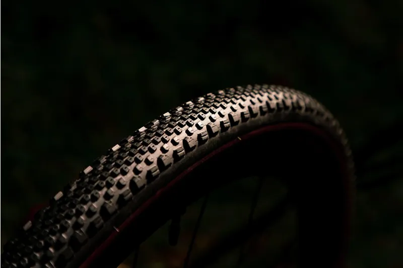 CADEX GX 700x40c Tubeless Tyre in Black/Tan-3