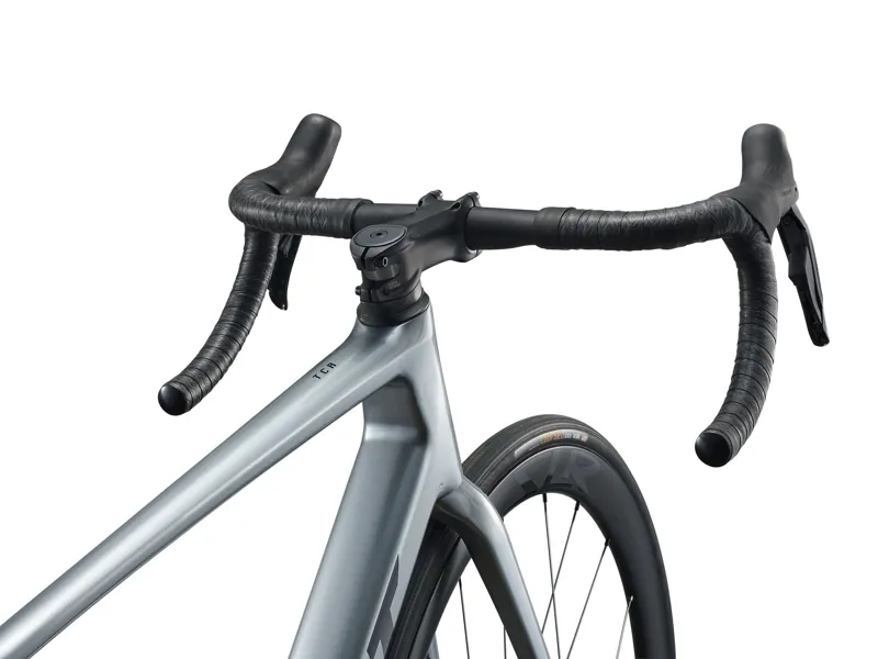 Giant TCR Advanced Pro 1 Di2 Road Bike 2026 in Tech Silver-5