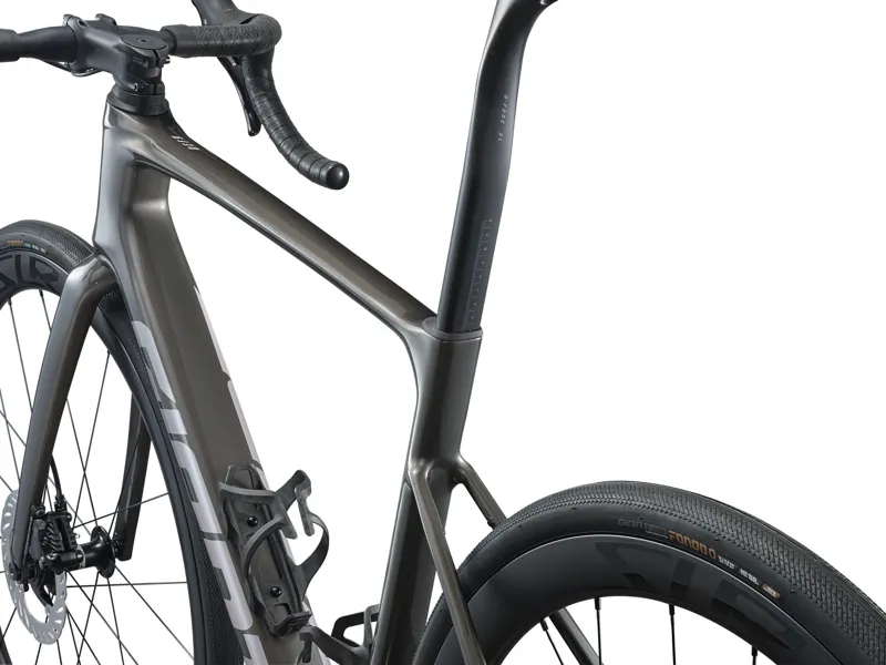Giant Defy Advanced Pro 2 Road Bike 2026 in Stealth Chrome-4