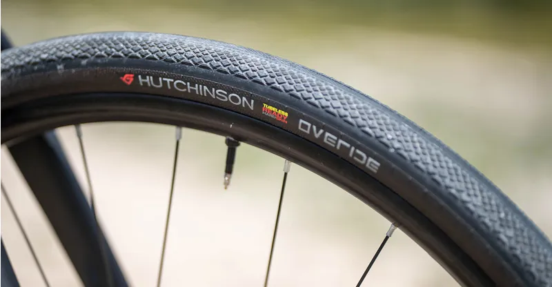 Hutchinson Overide Gravel Tyre 700x40mm in Black-4
