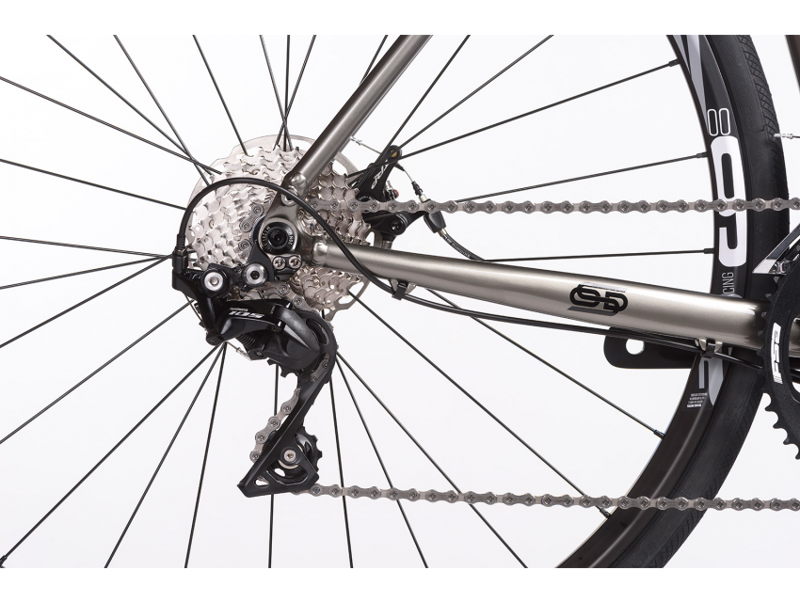 DODGY BRAKES Orro Terra Gravel Flat Bar 105 R900 Gravel Bike 2023 in Silver -7