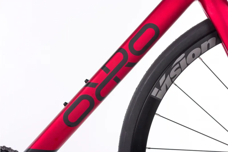 Orro Gold EVO 105 R7120 Road Bike 2025 in Black/Red-2