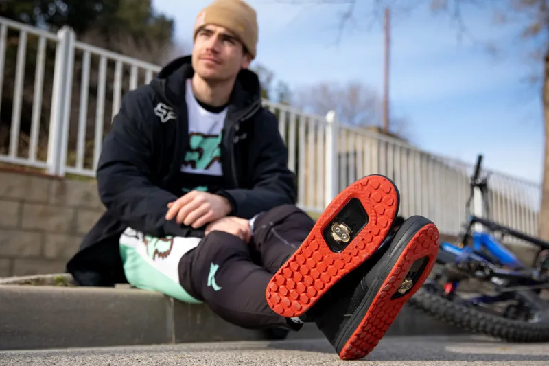 Specialized 2FO DH Clip Mountain Bike Shoes in Black/Redwood-1