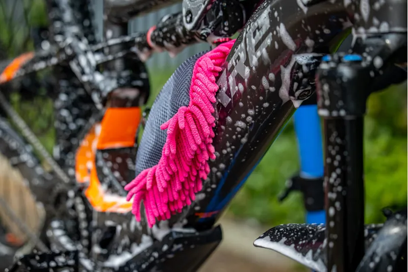 Muc-Off 2in1 Chenille Microfibre Wash Mitt-2