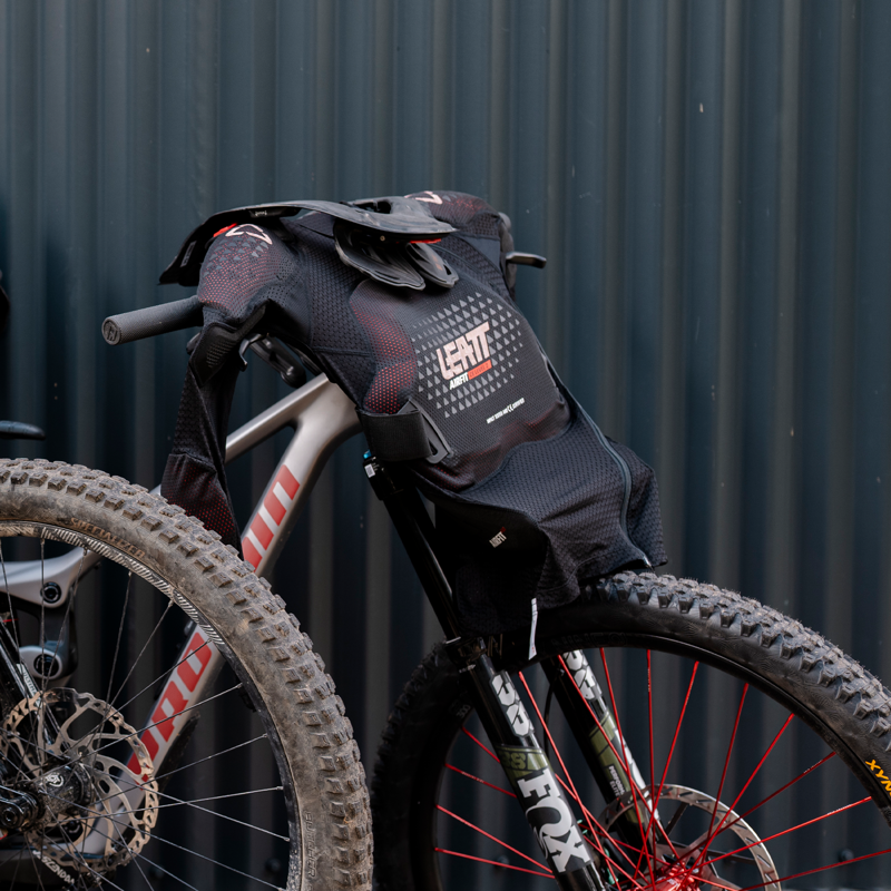 Leatt 3DF AirFit Evo Women's Body Protector in Black-6