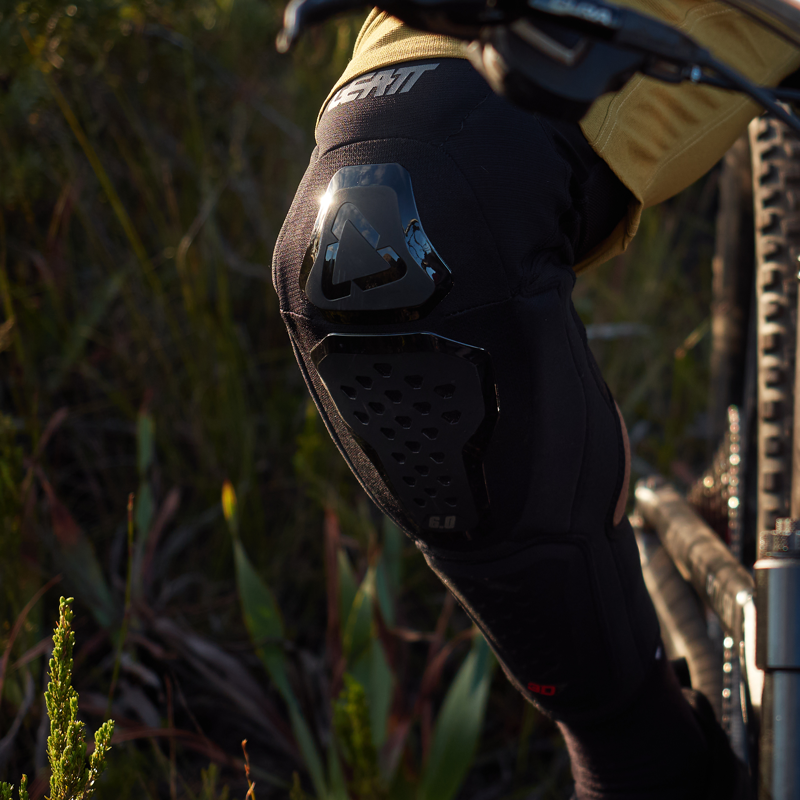 Leatt 6.0 Evo Knee Guard in Black-13