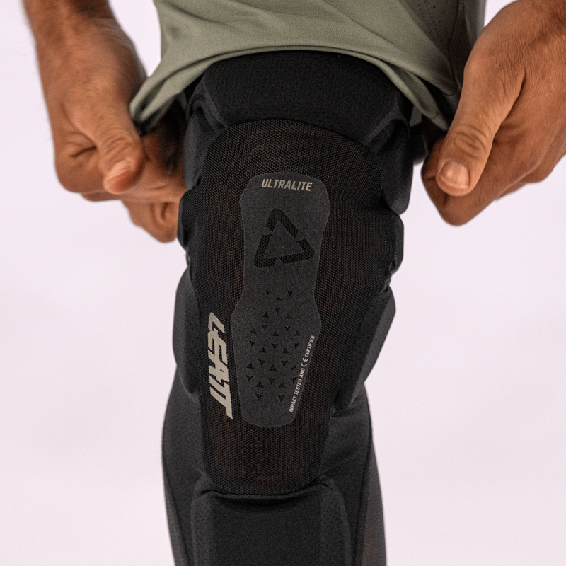 Leatt 6.0 Evo Knee Guard in Black-5
