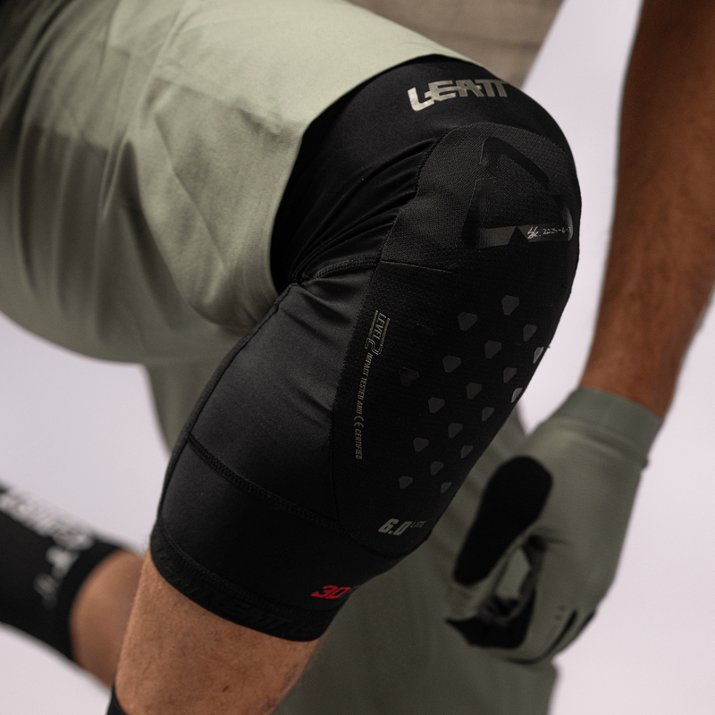 Leatt 6.0 Evo Lite Knee Guard in Black-4