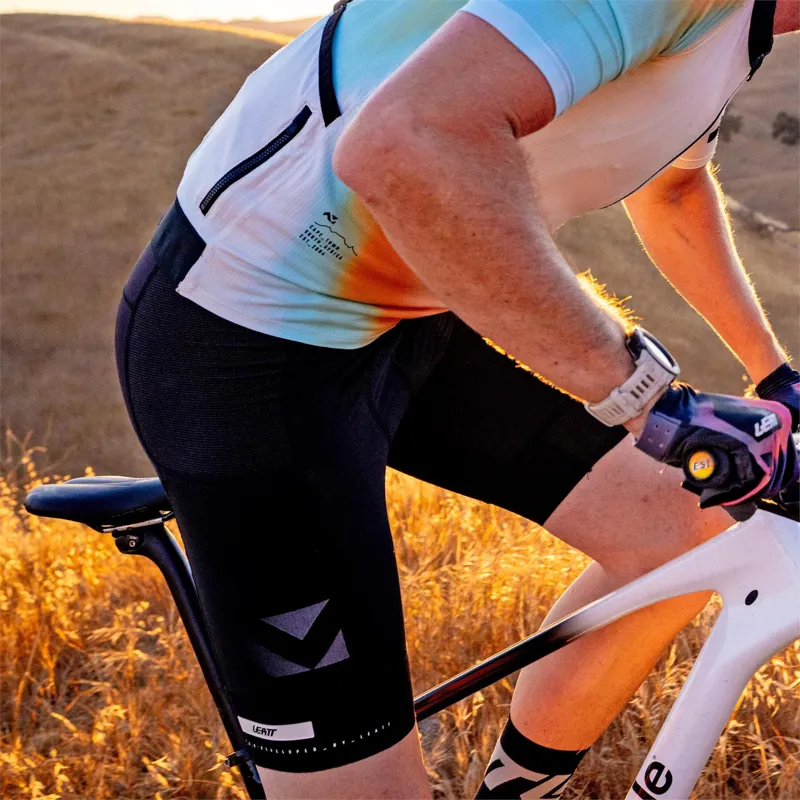 Leatt Endurance MTB 5.0 Cargo Bib Shorts in Black-2