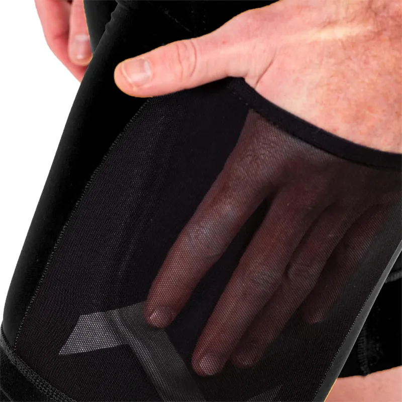 Leatt Endurance MTB 5.0 Cargo Shorts in Black-2