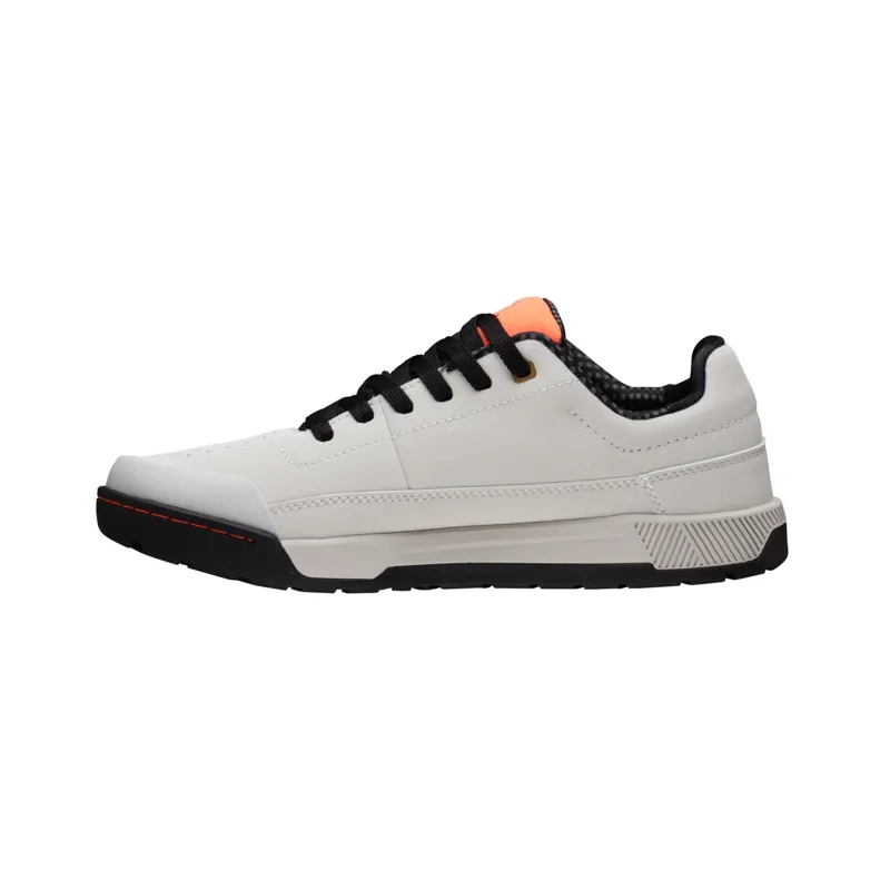 Leatt 2.0 Flat Shoe in Cream White-1