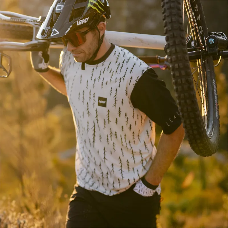 Leatt Trail 3.0 Mountain Bike Short Sleeve Jersey in Trails White-4