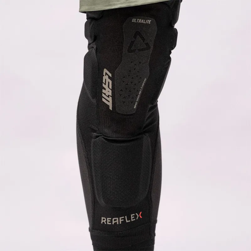 Leatt ReaFlex UltraLite EXT Knee Guard in Black-1