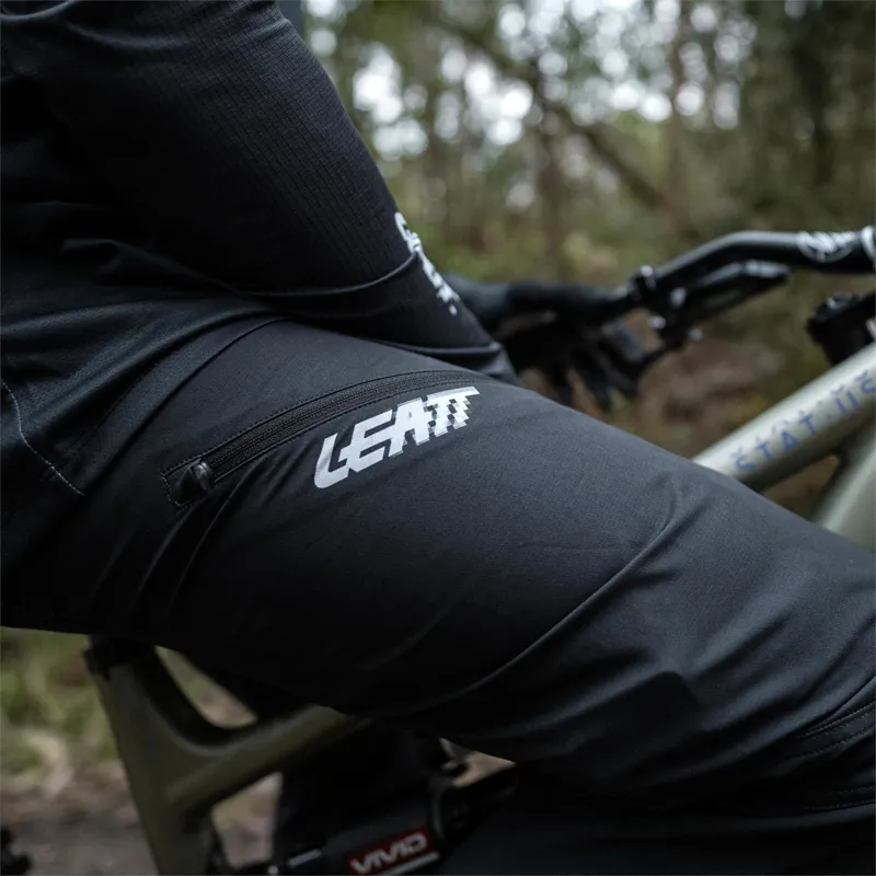 Leatt 1.0 MTB Ride Kit in Szymon Godziek-10