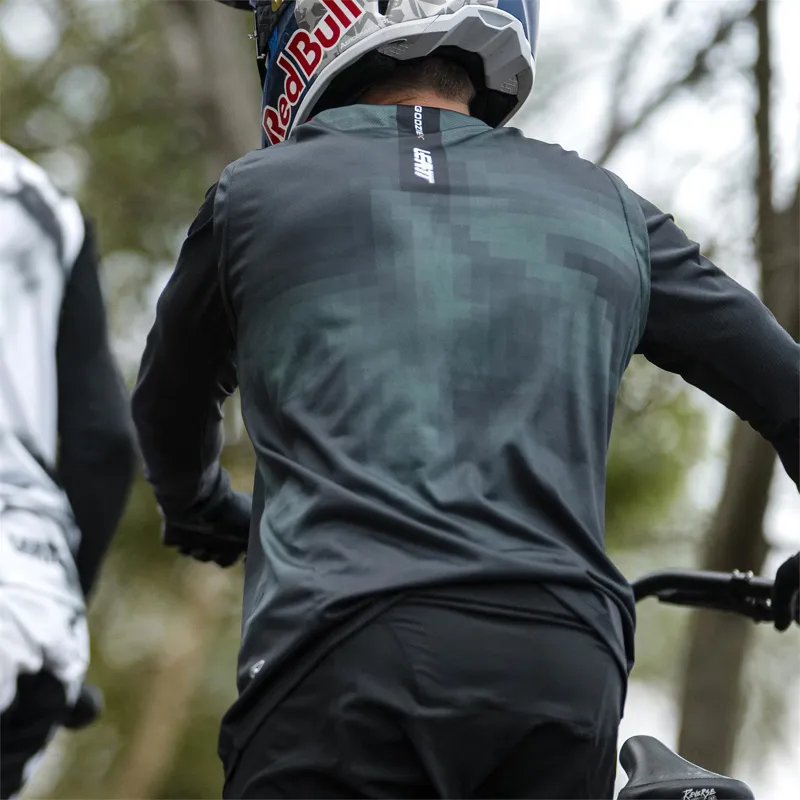 Leatt 1.0 MTB Ride Kit in Szymon Godziek-11