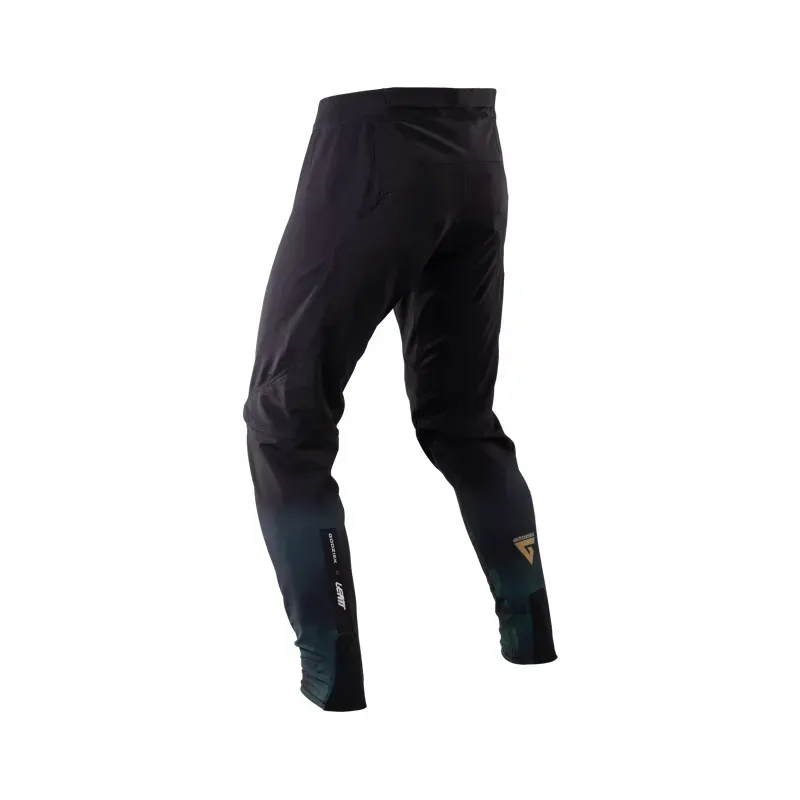 Leatt 1.0 MTB Ride Kit in Szymon Godziek-3