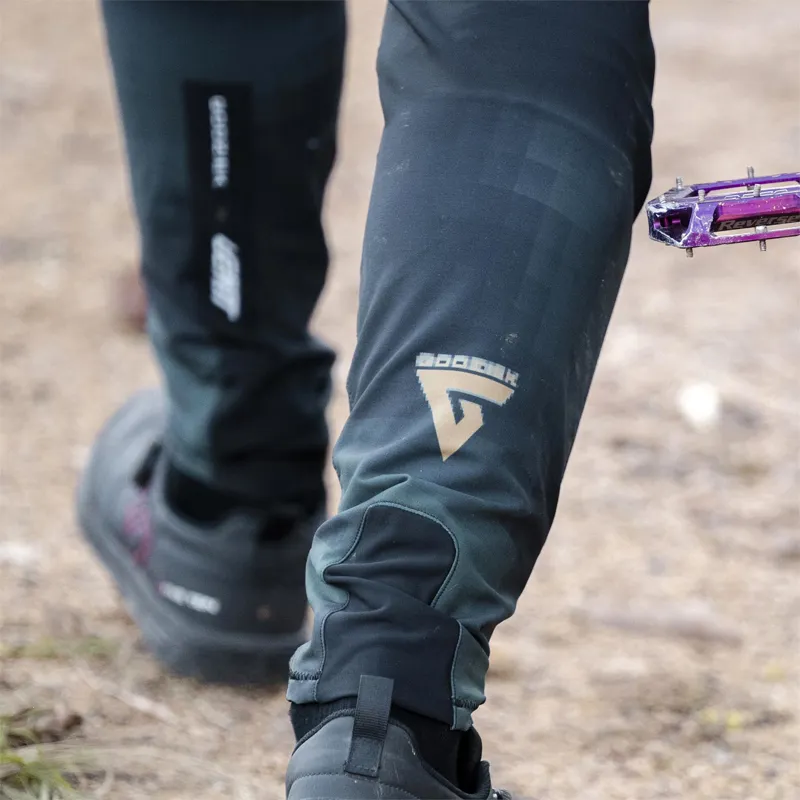 Leatt 1.0 MTB Ride Kit in Szymon Godziek-7