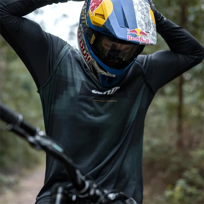 Leatt 1.0 MTB Ride Kit in Szymon Godziek-8