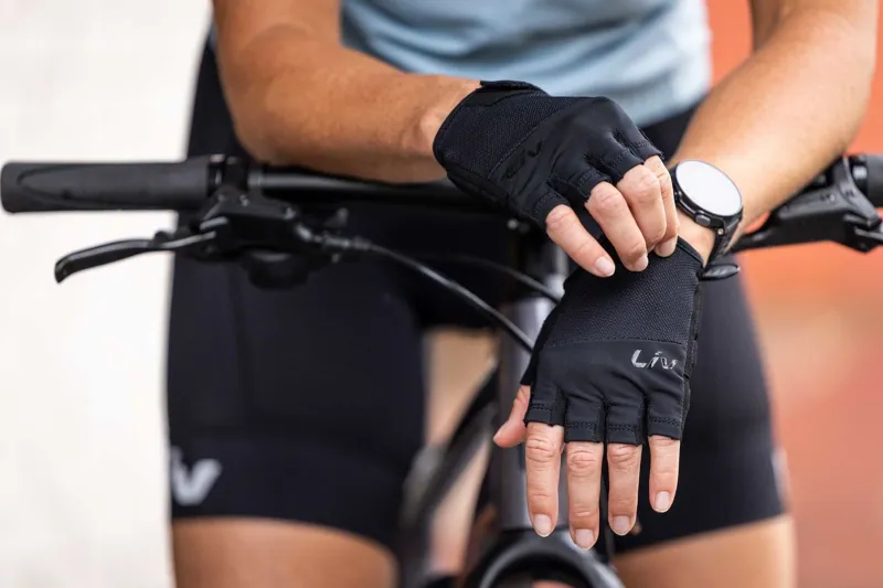 Liv Berna Short Finger Gloves in Black-2