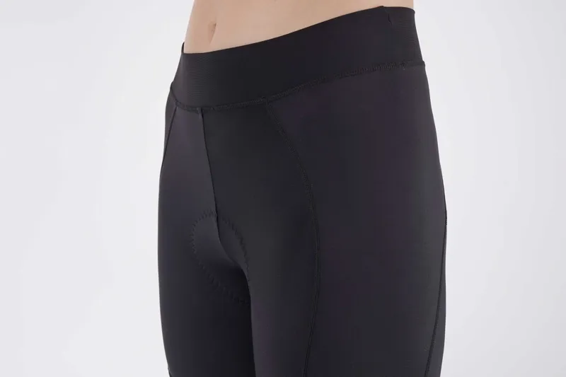 Liv Mossa Shorts in Black-4