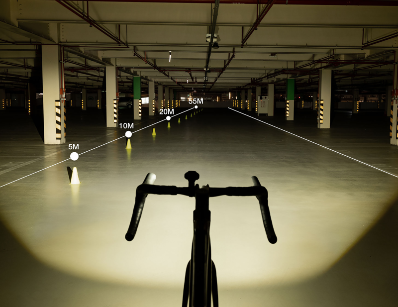 Giant Recon+ HL 2600 Front Light in Black-5