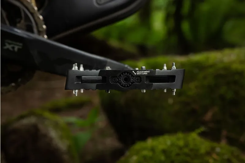 Shimano PD-M8240 Deore XT MTB Flat Pedals in Black-4