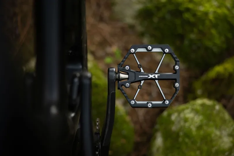 Shimano PD-M8240 Deore XT MTB Flat Pedals in Black-6