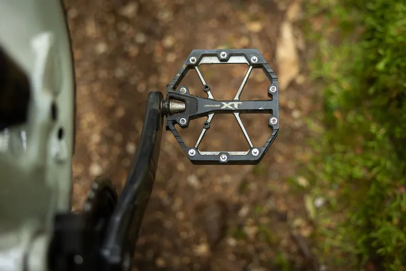 Shimano PD-M8240 Deore XT MTB Flat Pedals in Black-7