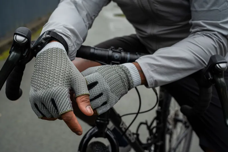 Madison Flux Ergonomix Trail Mitts in Magnesium Grey-2