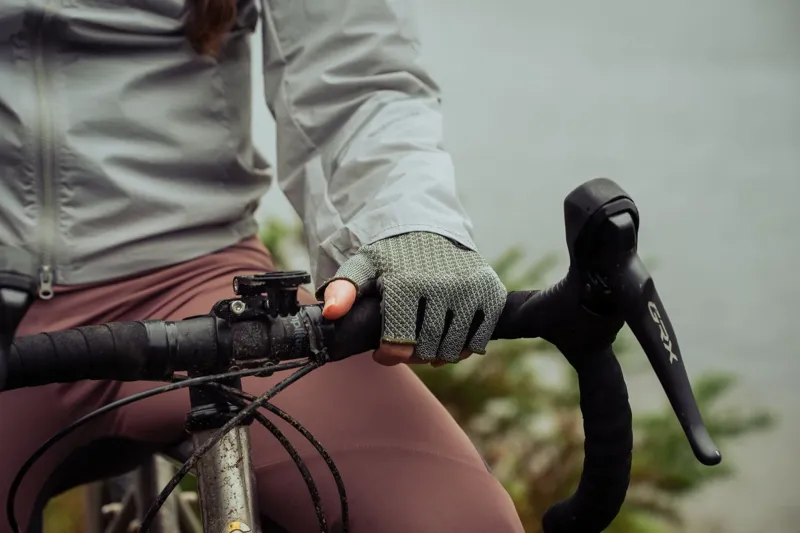 Madison Flux Ergonomix Trail Mitts in Magnesium Grey-3