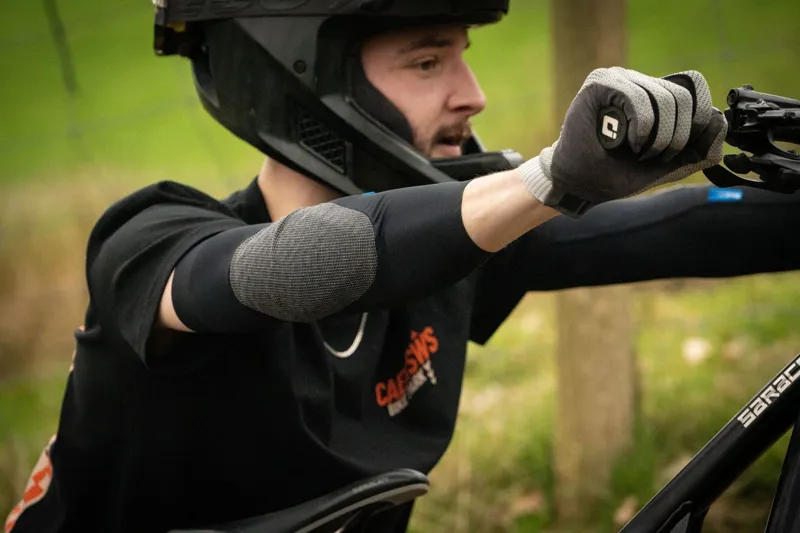 Madison Flux Ultra Light Level 1 Rheon Elbow Pad Set in Black-1