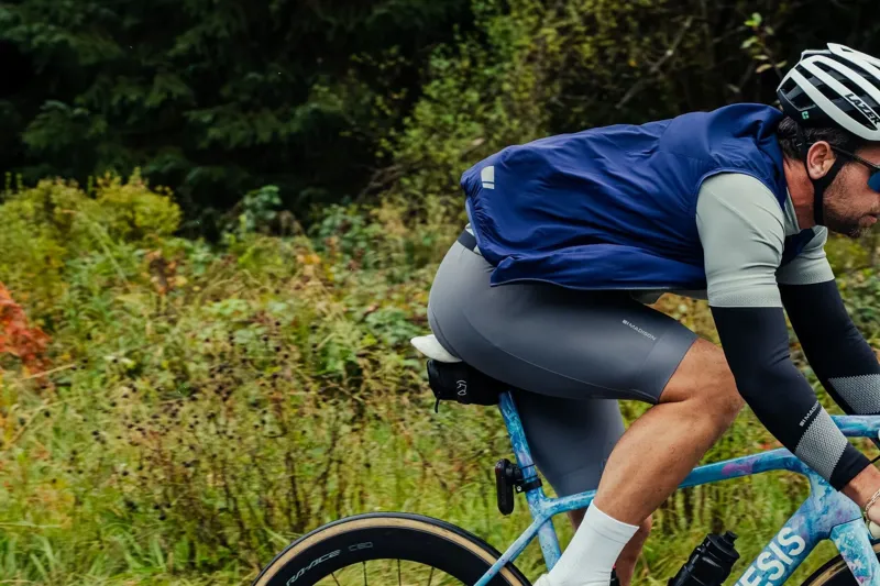 Madison Freewheel Men's Windproof Packable Gilet in Ink Navy-4