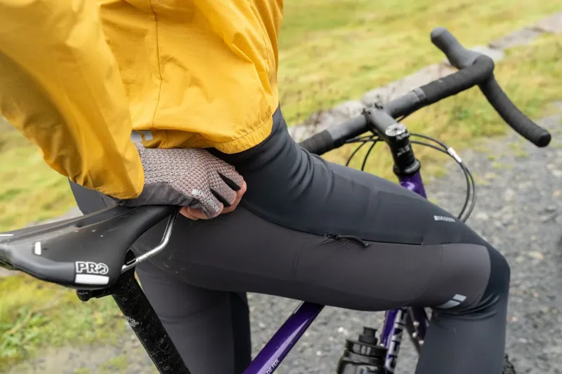 Madison Roam DWR Women's Legging in Black/Phantom Grey-2