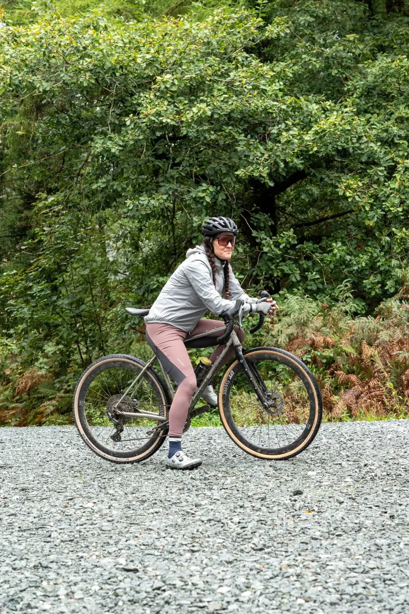 Madison Roam DWR Women's Legging in Mineral Red/Grey-2