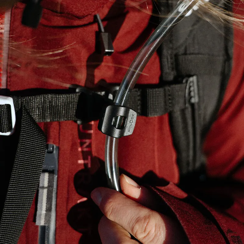 Fidlock 11mm Hydration Bladder Tube Clip in Black-2