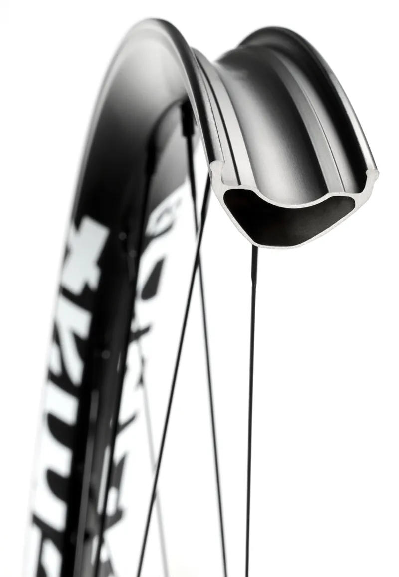 Mavic E-Deemax 29 6 Bolt Boost XD Wheelset in Black-4