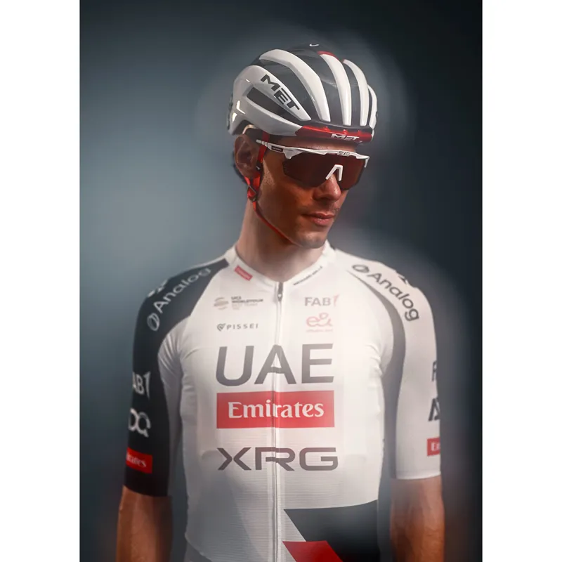 MET Trenta 3K Carbon MIPS Road Cycling Helmet in UAE Team Emirates XRG 2026 -4