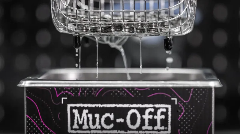 Muc-Off High Performance Ultrasonic Tank Chain Cleaner 1L-3