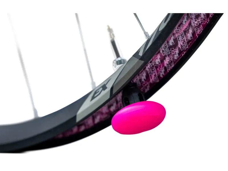 Muc-Off Tubeless Tag Holder Black/Pink